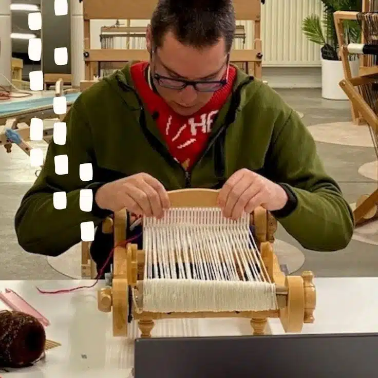 De weefworkshop van Weefweelde is de unieke dagbesteding mensen met een beperking.